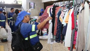 Fundo Social encerra bazares solid&aacute;rios com 11,2 mil fam&iacute;lias atendidas na Campanha do Agasalho