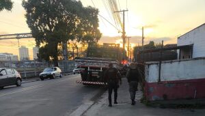 Romu detém suspeito após perseguição envolvendo caminhão roubado