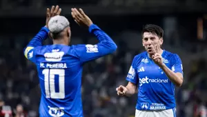 Cruzeiro vence Flamengo e Palmeiras agradece no Brasileir&atilde;o
