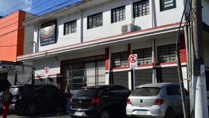 Homem &eacute; preso suspeito de agredir ex-esposa e esfaquear o atual companheiro dela em Itaqu&aacute;