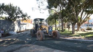 Prefeito vistoria reta final de pavimentação no Jardim Amazonas e avanço das obras no Recanto Feliz