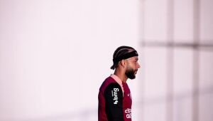 Memphis Depay volta ao Corinthians e deve jogar na quinta pela Libertadores