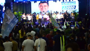 Prefeitos se dividem em grupos e intensificam apoios para elei&ccedil;&atilde;o 2026