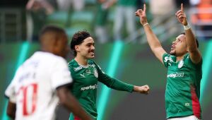 Palmeiras goleia Vasco e volta a abrir frente no Brasileirão: 4 a 1