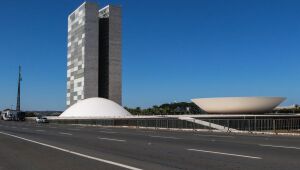 Votação da MP que zera 'taxa das blusinhas' é adiada para terça
