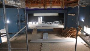 Obras de modernização do Teatro Dr. Armando de Ré avançam com reconstrução da cobertura