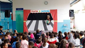 Teatro de Fantoche orienta mais de mil alunos da rede municipal sobre seguran&ccedil;a no tr&acirc;nsito