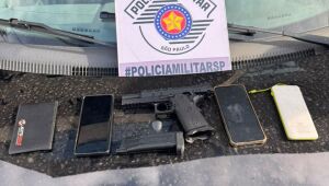 PM prende dois suspeitos de roubo de carro e porte de simulacro de arma de fogo em Mogi