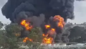Inc&ecirc;ndio em f&aacute;brica de solventes em Itaqu&aacute; completa quase 23 horas; chamas est&atilde;o controladas