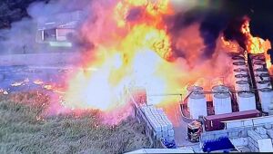Incêndio atinge fábrica de produtos químicos na Estrada do Bonsucesso em Itaquá