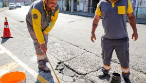 Prefeitura de Ferraz revitaliza sinalização viária no Núcleo Itaim