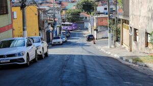Rua Alfredo Regner recebe pavimenta&ccedil;&atilde;o no Jardim Renata em Ferraz