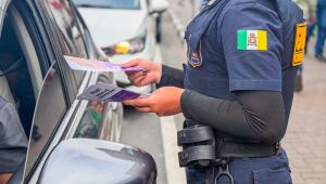 'Blitz Agosto Lil&aacute;s' leva conscientiza&ccedil;&atilde;o sobre viol&ecirc;ncia contra a mulher &agrave; popula&ccedil;&atilde;o de Ferraz