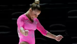 Flávia Saraiva é ouro nas assimétricas da Copa do Mundo de ginástica