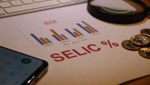 Mercado reduz proje&ccedil;&atilde;o da Selic para 13,50%