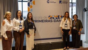 Primeira-dama participa de curso voltado a gestoras para fortalecer atua&ccedil;&atilde;o &agrave; frente do Fundo Social