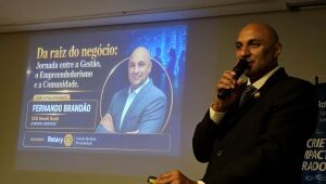 Empresário suzanense Fernando Brandão palestra sobre crescimento empresarial no bairro da Liberdade
