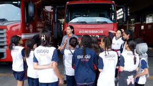 'Educando pela Cidade' contempla 262 crianças em semana de visita ao Corpo de Bombeiros