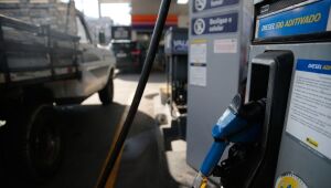 Subs&iacute;dios &agrave; gasolina e ao diesel s&atilde;o ampliados ap&oacute;s alta do petr&oacute;leo
