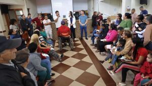 Prefeitura apresenta processo de regularização fundiária no Miguel Badra em reunião com moradores