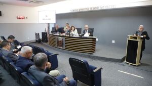 C&acirc;mara aprova Mo&ccedil;&atilde;o de rep&uacute;dio contra ex-dirigente de Ensino por apologia a regimes totalit&aacute;rios
