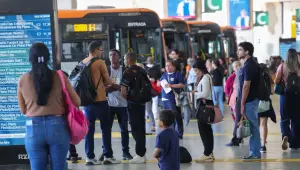 Setor de servi&ccedil;os fica est&aacute;vel em julho e sobe 2,4% em 12 meses