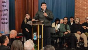 Cerim&ocirc;nia marca lan&ccedil;amento do livro sobre plano pedag&oacute;gico do Profart