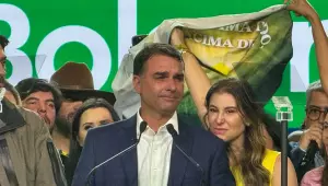 Flávio usou jatinho ligado a Vorcaro em viagem em 2025, diz revista