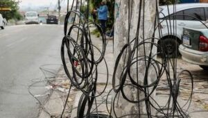Empresas se poscionam sobre fios soltos