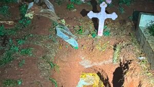 Homem sonha com a m&atilde;e, desenterra ossada e &eacute; preso em Po&aacute;