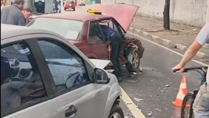 Acidente pr&oacute;ximo ao HRAT deixa mulher ferida em Suzano
