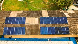 Ferraz instala 30 placas solares no Parque Nosso Recanto