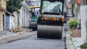 Rua do Jardim Helena em Ferraz recebe novo asfalto