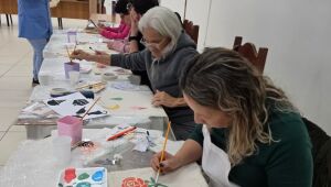 Secretaria de Turismo promove curso gratuito de pintura com est&ecirc;ncil para customiza&ccedil;&atilde;o de roupas