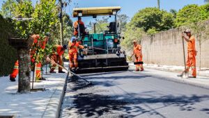 Obras no Parque Alvorada avançam com aplicação de asfalto na rua do Palácio