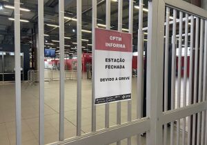 Greve da CPTM causa revolta na estação de Suzano

