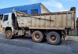 Polícia apreende caminhão que fazia descarte irregular de entulhos em Ferraz de Vasconcelos 

