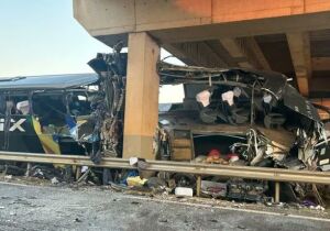 Acidente de ônibus no interior de SP deixa 10 mortos e vários feridos
