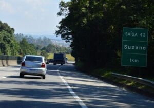 Ambulância capota, motorista morre e duas enfermeiras ficam feridas  na Mogi-Dutra