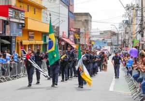 Ferraz de Vasconcelos celebra aniversário com desfile cívico