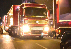 Com caravana da Coca-Cola, Suzano inaugura decoração de Natal