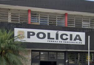 Desentendimento entre presos termina em tentativa de homicídio e agressão a um policial