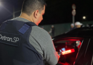 Operação 'Direção Segura' do Detran fiscaliza 604 motoristas em Suzano 