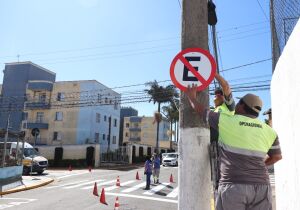 Alto Tietê reforça manutenção de placas e sinalização viária 