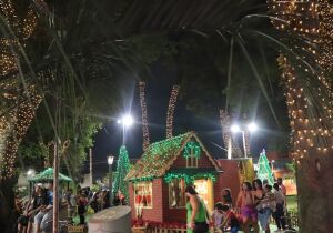 Chegada do Papai Noel na Praça João Pessoa marca início oficial da decoração de Natal