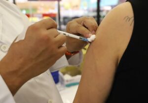 Saúde inicia vacinação para gestantes contra bronquiolite em recém-nascidos neste sábado