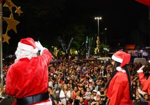 'Natal da Alegria' com Papai Noel, apresentações musicais e acender de luzes atrai 4 mil pessoas