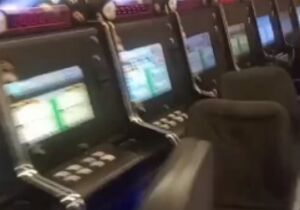 Polícia fecha bingo clandestino em Itaquá; 56 máquinas caça-níqueis foram apreendidas      

