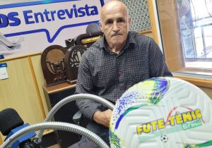 Bola oficial do fute-tênis é lançada; inventor pede quadra no Max Feffer