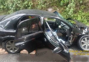 Colisão entre dois carros na Mogi-Bertioga deixa três feridos

